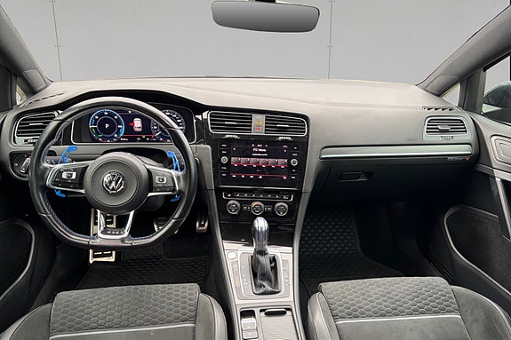 Volkswagen Golf VII 13 of 18