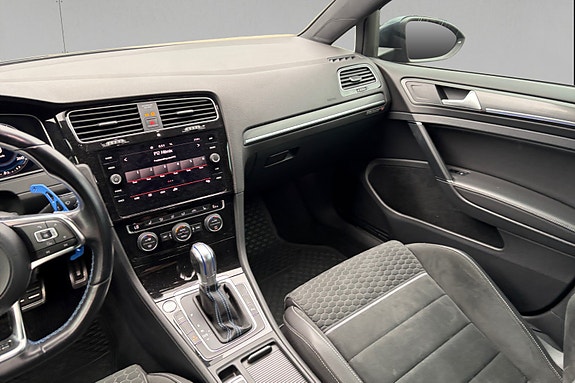 Volkswagen Golf VII 15 of 18