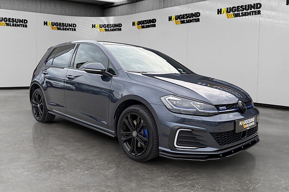 Volkswagen Golf VII 2 of 18