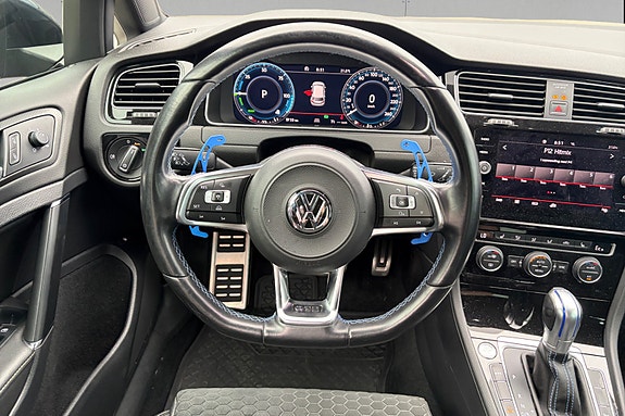 Volkswagen Golf VII 12 of 18