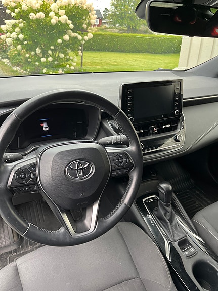 Toyota Corolla 3 of 5