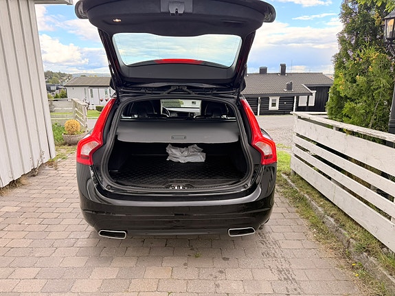 Volvo V60 4 of 29