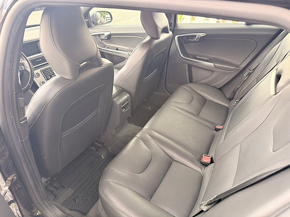 Volvo V60 10 of 29