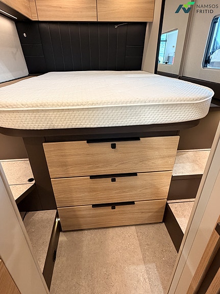 Bürstner Signature / SFT 7.4 | Face to Face | Queenbed | Uten senkeseng | Automat | Solcelle | Lithium 24 of 30