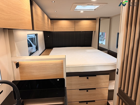 Bürstner Signature / SFT 7.4 | Face to Face | Queenbed | Uten senkeseng | Automat | Solcelle | Lithium 22 of 30
