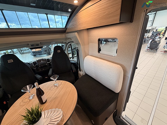 Bürstner Signature / SFT 7.4 | Face to Face | Queenbed | Uten senkeseng | Automat | Solcelle | Lithium 13 of 30