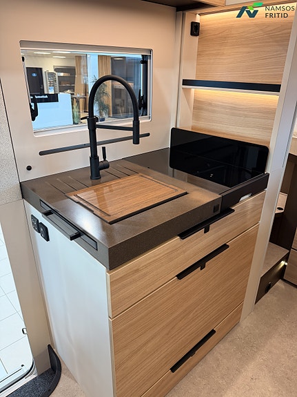 Bürstner Signature / SFT 7.4 | Face to Face | Queenbed | Uten senkeseng | Automat | Solcelle | Lithium 17 of 30