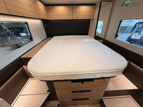 Bürstner Signature / SFT 7.4 | Face to Face | Queenbed | Uten senkeseng | Automat | Solcelle | Lithium 23 of 30