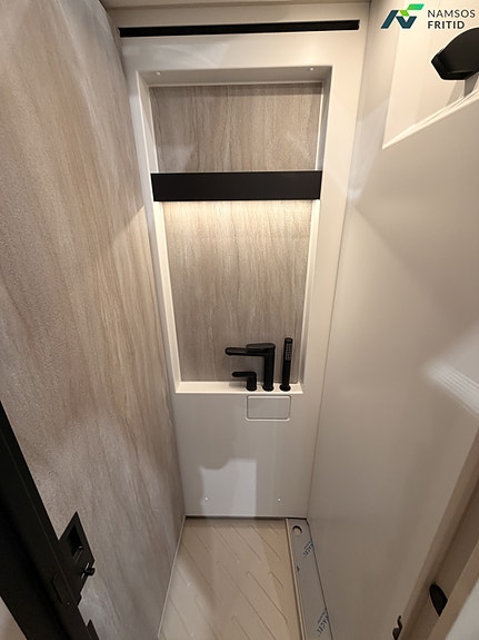 Bürstner Signature / SFT 7.4 | Face to Face | Queenbed | Uten senkeseng | Automat | Solcelle | Lithium 29 of 30