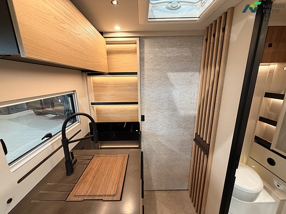 Bürstner Signature / SFT 7.4 | Face to Face | Queenbed | Uten senkeseng | Automat | Solcelle | Lithium 26 of 30