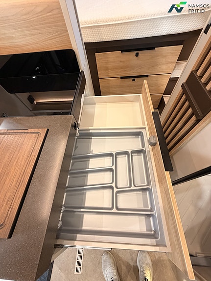 Bürstner Signature / SFT 7.4 | Face to Face | Queenbed | Uten senkeseng | Automat | Solcelle | Lithium 20 of 30