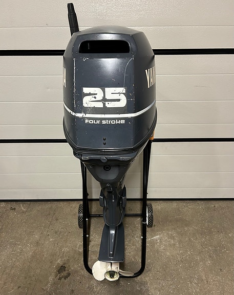 Yamaha F25 firetakter Lang stamme med både Rorkult og opplegg for fjernstyring 4 of 9