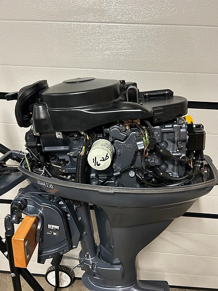 Yamaha F25 firetakter Lang stamme med både Rorkult og opplegg for fjernstyring 8 of 9