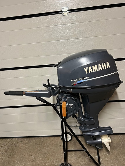 Yamaha F25 firetakter Lang stamme med både Rorkult og opplegg for fjernstyring 2 of 9