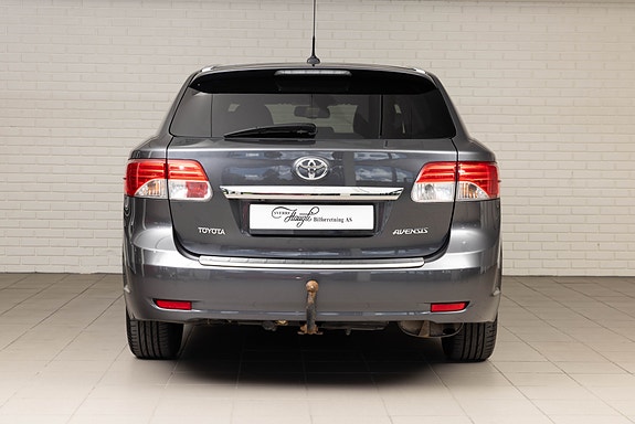 Toyota Avensis 8 of 23