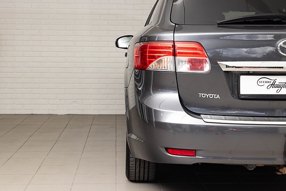 Toyota Avensis 9 of 23