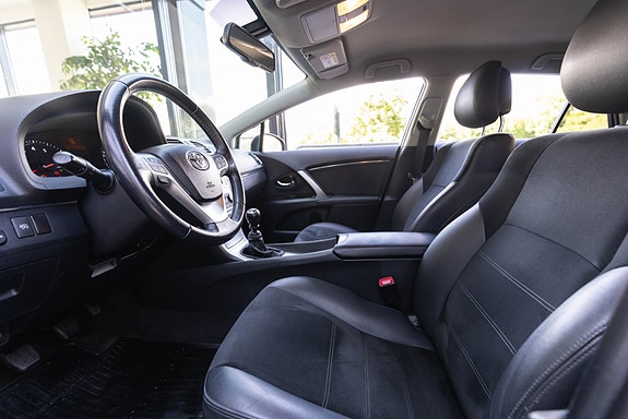 Toyota Avensis 10 of 23