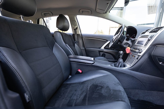 Toyota Avensis 21 of 23