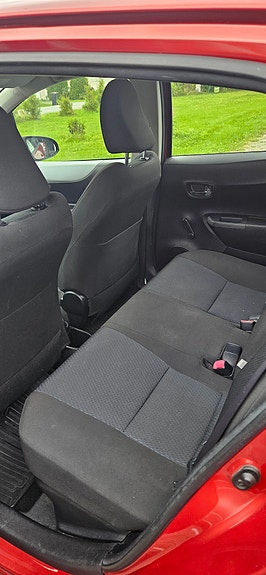 Toyota Yaris 9 of 9