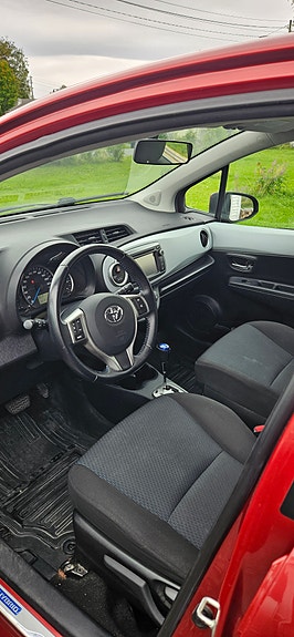 Toyota Yaris 8 of 9
