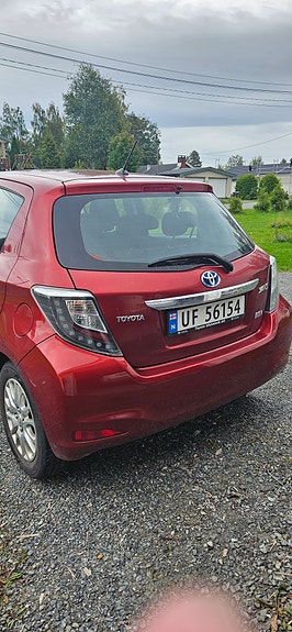Toyota Yaris 3 of 9