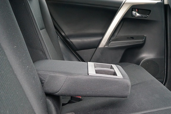 Toyota RAV4 17 of 30