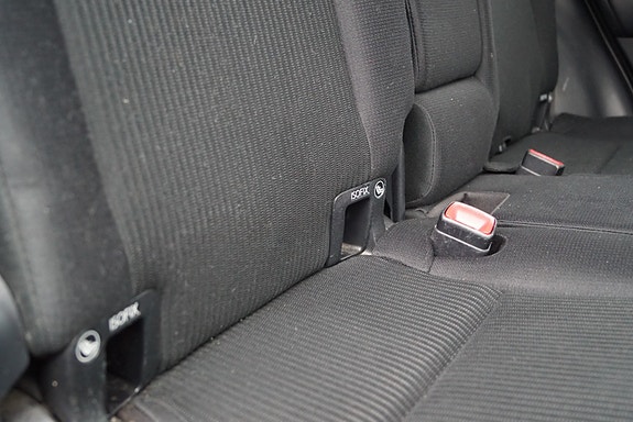 Toyota RAV4 18 of 30