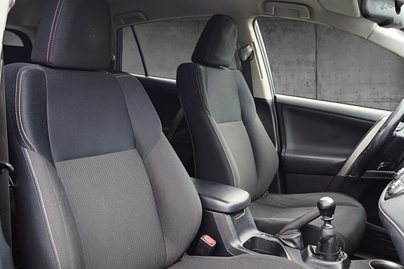 Toyota RAV4 13 of 30