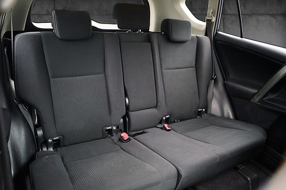 Toyota RAV4 15 of 30