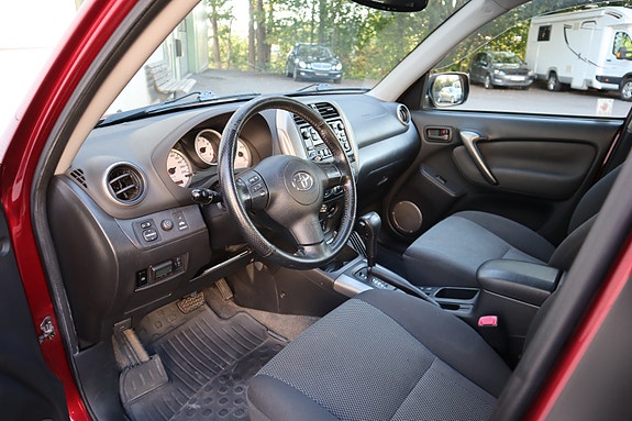 Toyota RAV4 17 of 30