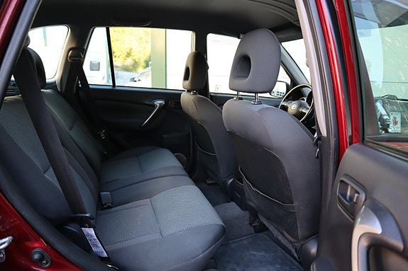 Toyota RAV4 23 of 30