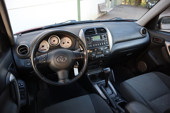 Toyota RAV4 26 of 30