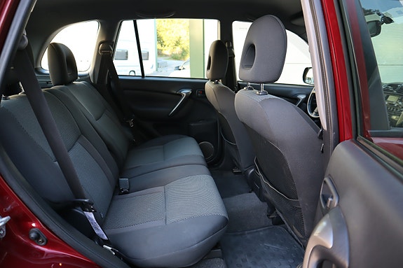 Toyota RAV4 24 of 30