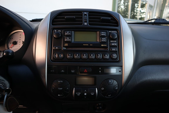 Toyota RAV4 30 of 30