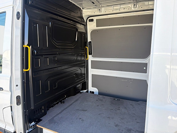 Volkswagen Crafter 11 of 16