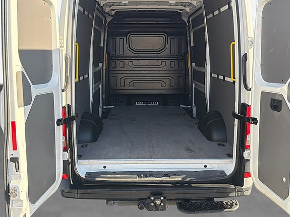 Volkswagen Crafter 12 of 16