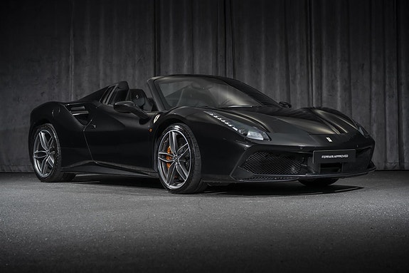 Ferrari 488 Spider 7 of 30
