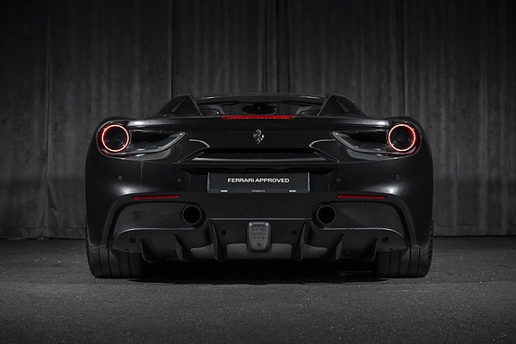 Ferrari 488 Spider 4 of 30
