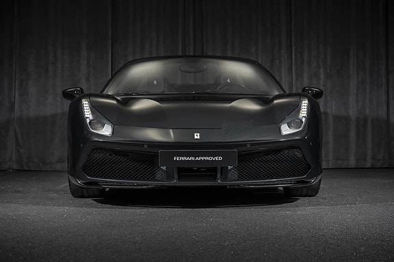 Ferrari 488 Spider 8 of 30