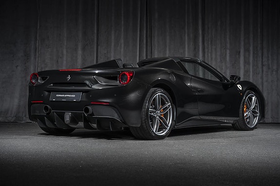 Ferrari 488 Spider 5 of 30