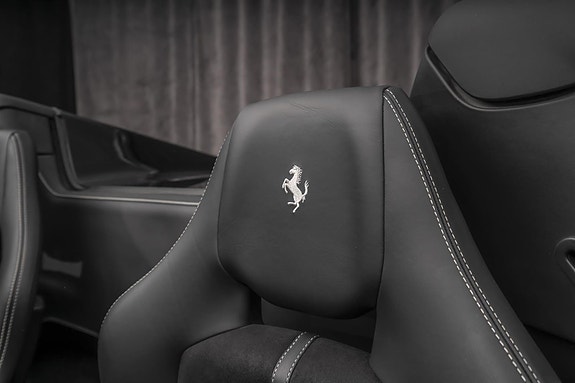 Ferrari 488 Spider 30 of 30