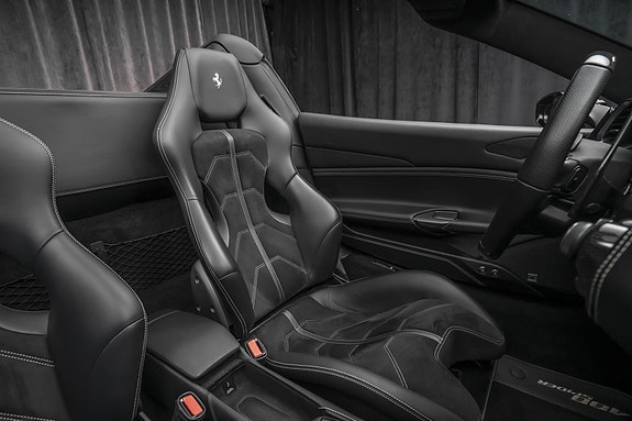 Ferrari 488 Spider 26 of 30