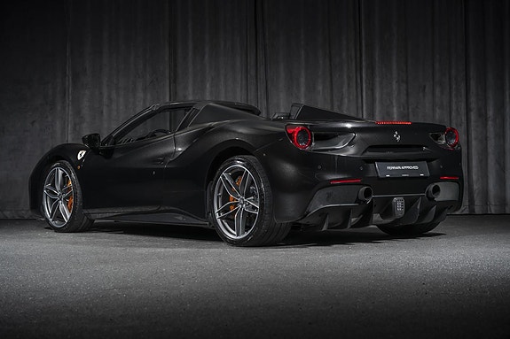 Ferrari 488 Spider 3 of 30