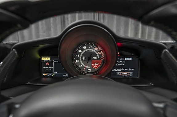 Ferrari 488 Spider 13 of 30