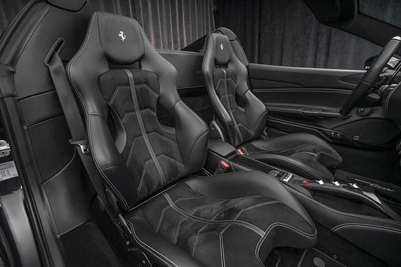 Ferrari 488 Spider 24 of 30