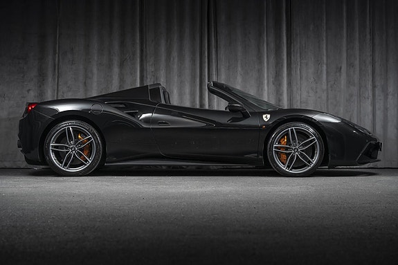 Ferrari 488 Spider 6 of 30