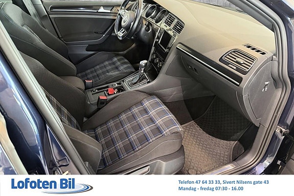 Volkswagen Golf VII 21 of 30