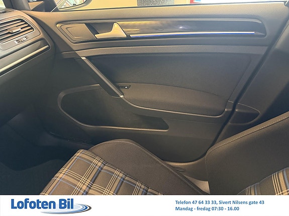 Volkswagen Golf VII 12 of 30