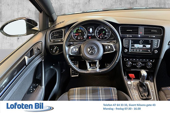 Volkswagen Golf VII 16 of 30