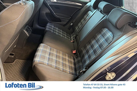 Volkswagen Golf VII 15 of 30